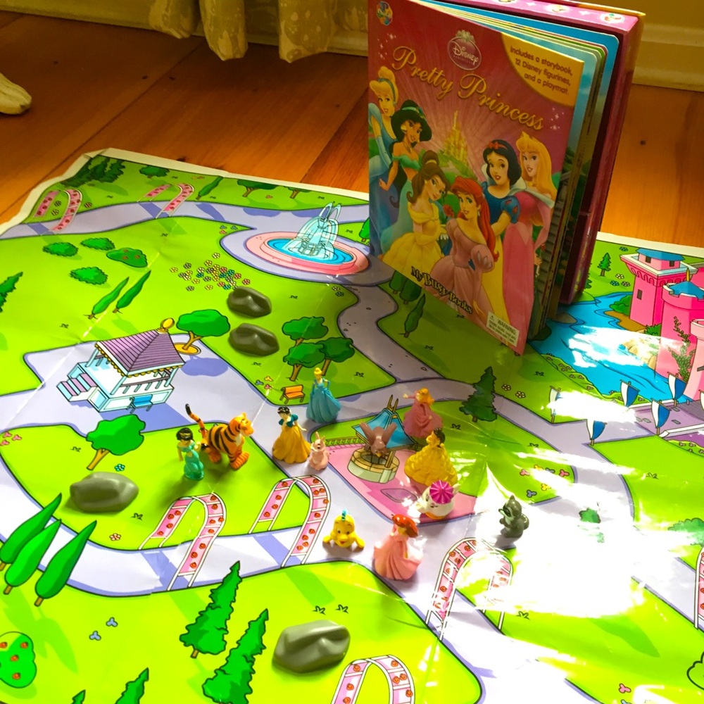 Disney Pretty Princess Storybook with figurines